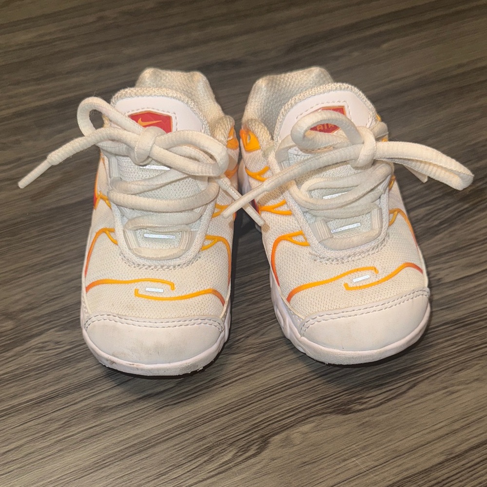 Baby sneakers 🤍❤️🧡